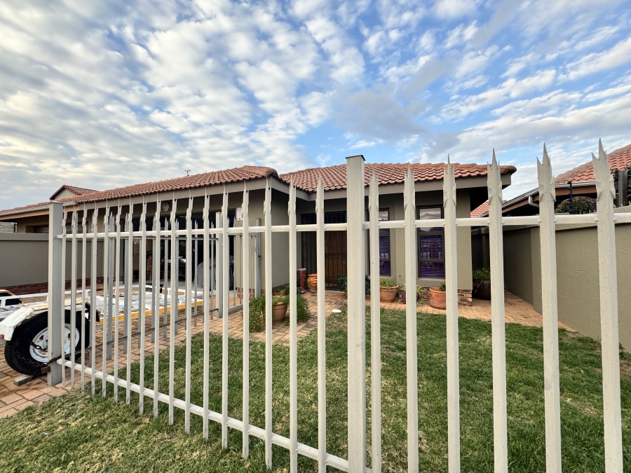 2 Bedroom Property for Sale in Flamwood North West